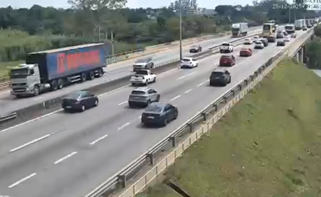 Fila quilométrica nas estradas do Vale do Paraíba
