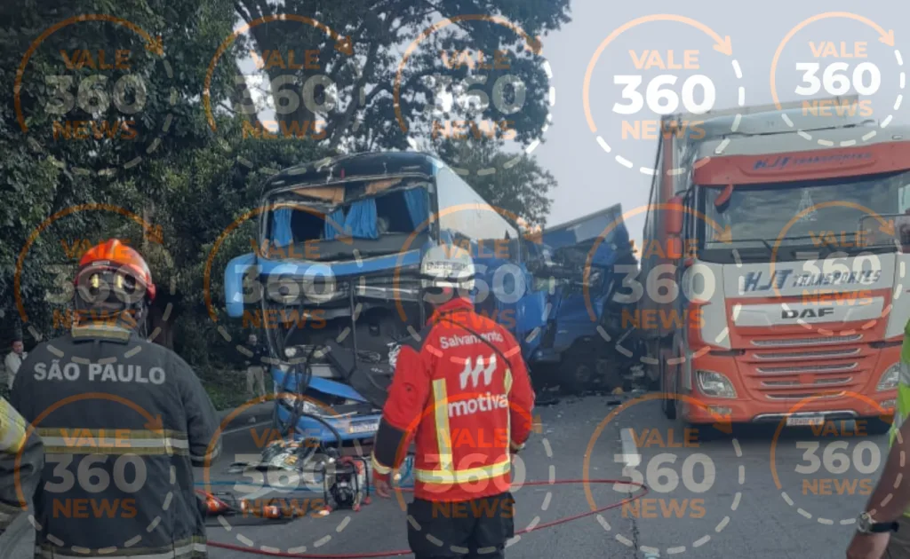 Grave engavetamento entre cinco veículos e ônibus deixa motorista morto e passageiros feridos na Via Dutra