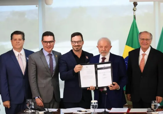 Celso Florêncio e Lula anunciam investimento de R$ 55 milhões para reforçar abastecimento de água em Jacareí