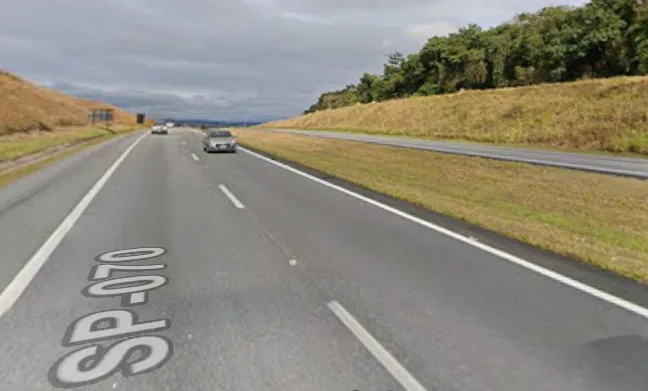capotamento na Rodovia Carvalho Pinto