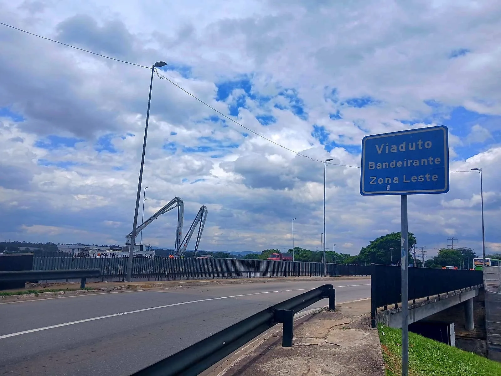Interdição de Viaduto sobre a Via Dutra muda trânsito em São José dos Campos; veja datas e desvios