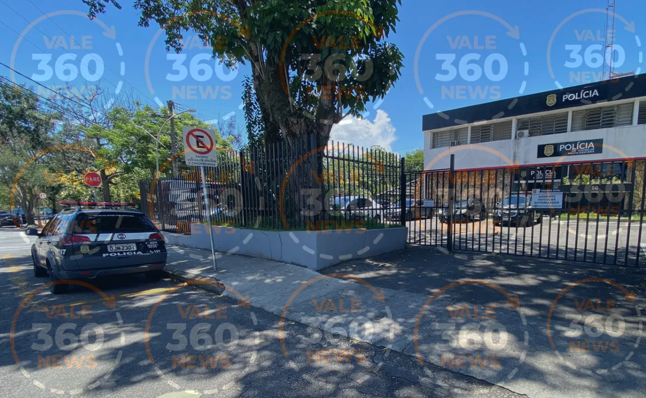 Abandono de incapaz em São José dos Campos: criança é encontrada sozinha em apartamento e entregue à tia 1 Motorista do mercado Livre