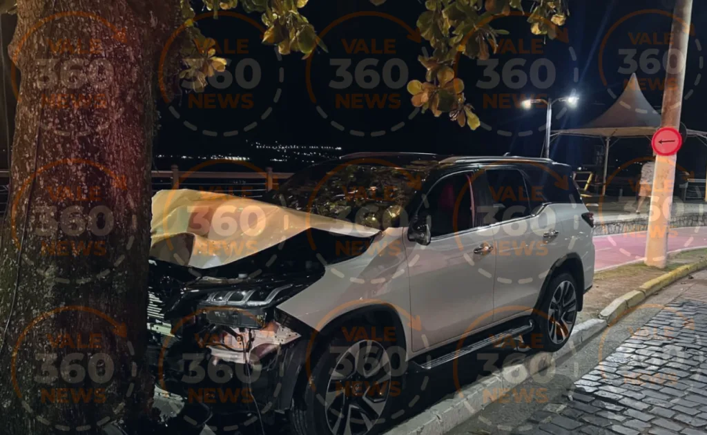 Motorista de caminhonete de luxo tenta atropelar PM, bate em árvore e é preso em Ilhabela 2 motorista de caminhonete de luxo