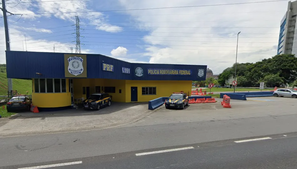 Adolescente pede socorro à PRF na Dutra e tia é levada à delegacia em Aparecida