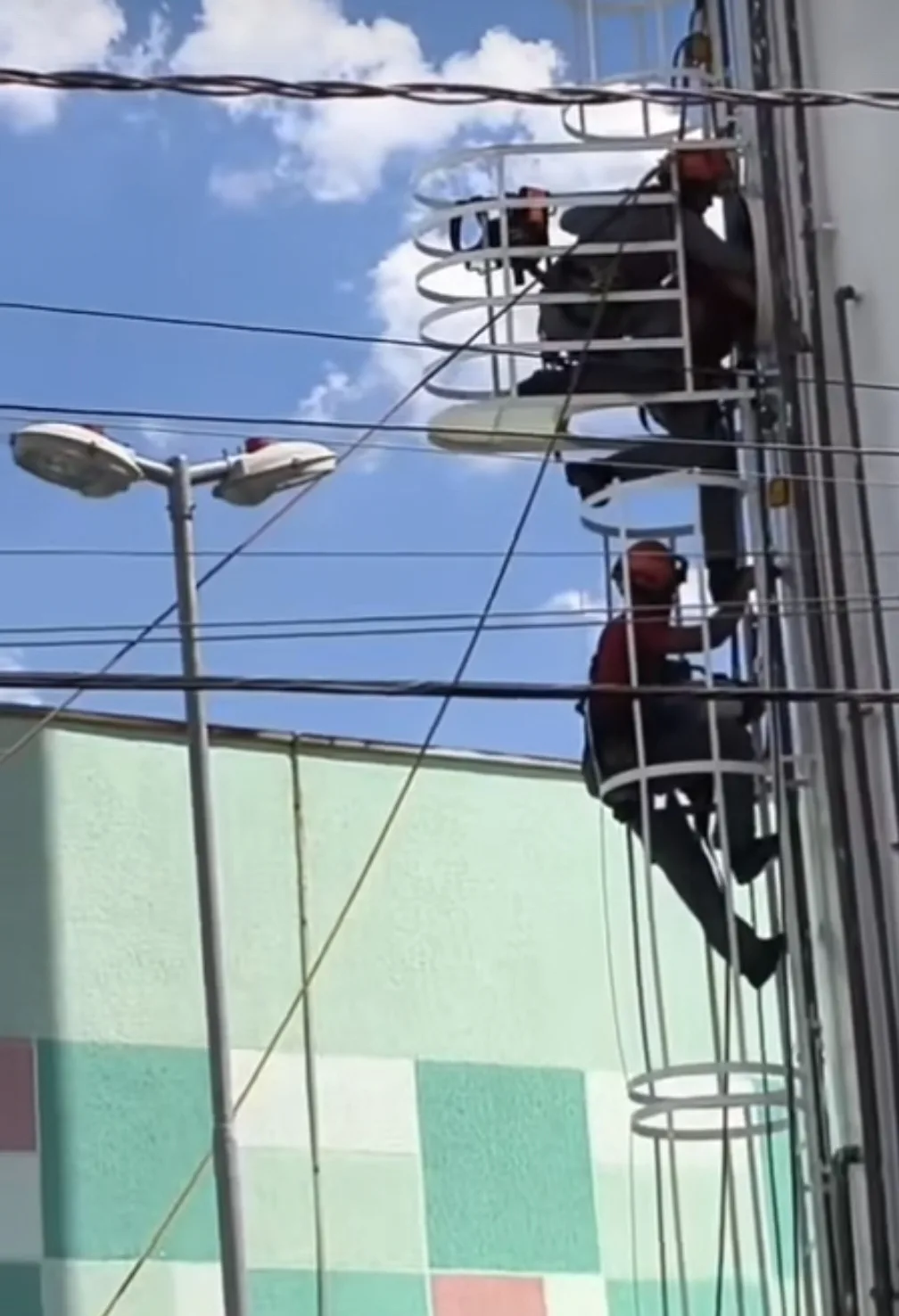 Resgate em caixa d’água na UPA de Jacareí