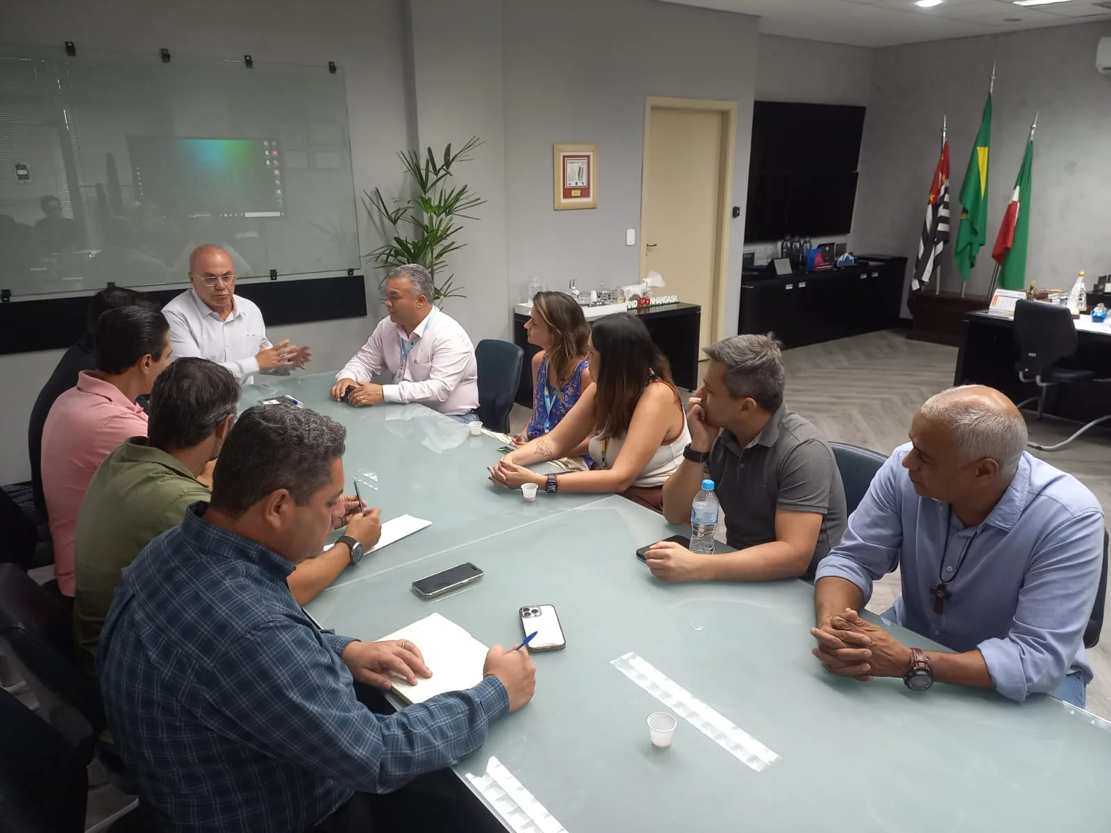 Falta de água em Pinda: Prefeito Ricardo Piorino e vereadores cobram soluções urgentes da Sabesp