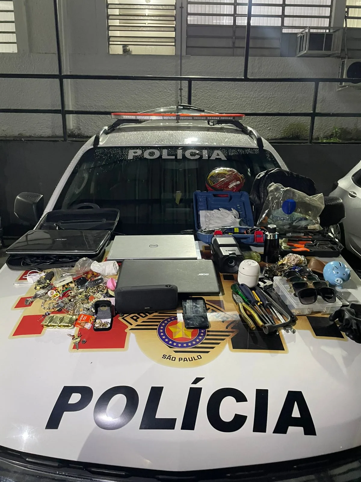 Carros e joias em São José dos Campos