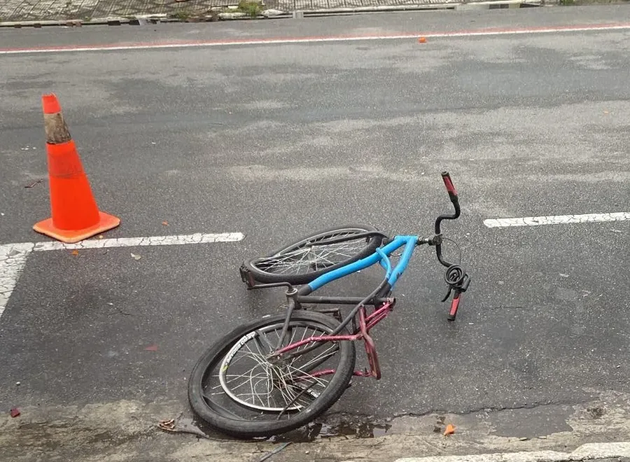 Motorista que atropelou casal em bicicleta