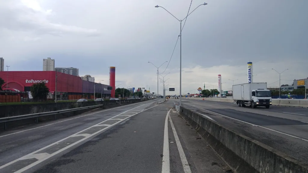 Acessos da Via Dutra são reabertos no trecho de São José dos Campos e motorista ganha 4ª faixa 1 Acessos da Via Dutra
