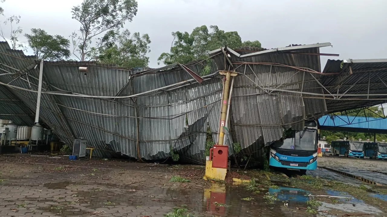 Temporal causa destruição em São José dos Campos