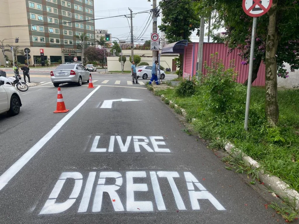 Livre à Direita