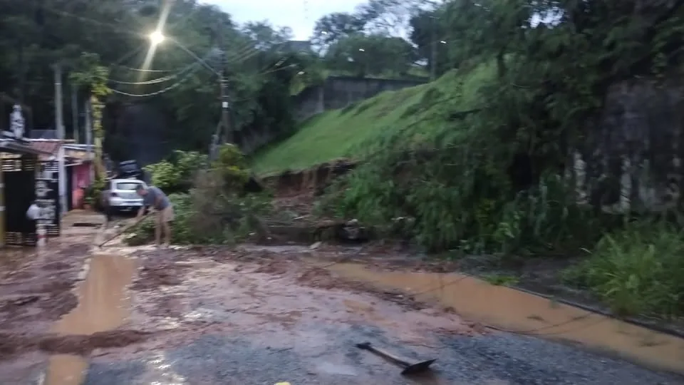 Temporal provoca alagamentos em vários bairros de Taubaté