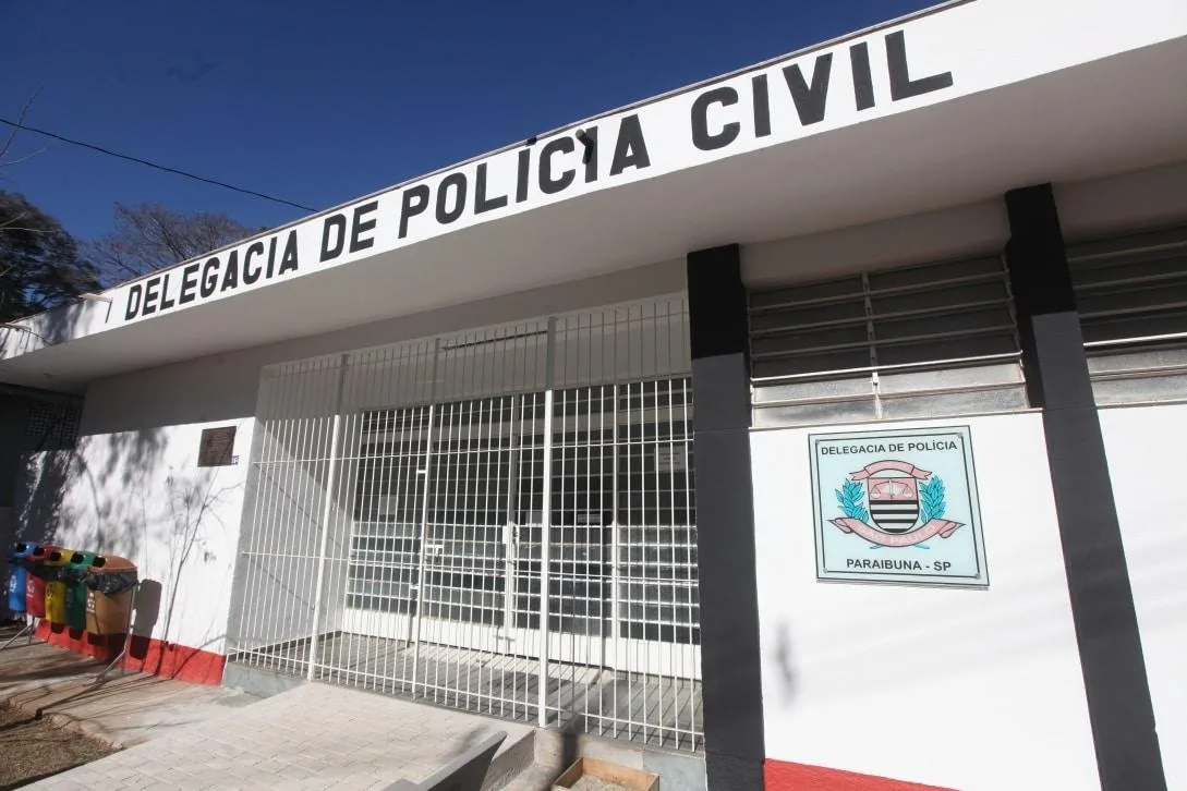 Tráfico em Paraibuna: Criminoso tenta fugir de ambulância do SAMU e acaba contido pela PM