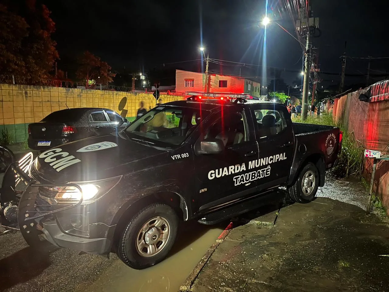 Urgente: Defesa Civil resgata famílias ilhadas em 120 casas de Taubaté; 32 pessoas estão desabrigadas 3 IMG 20260210 WA0030