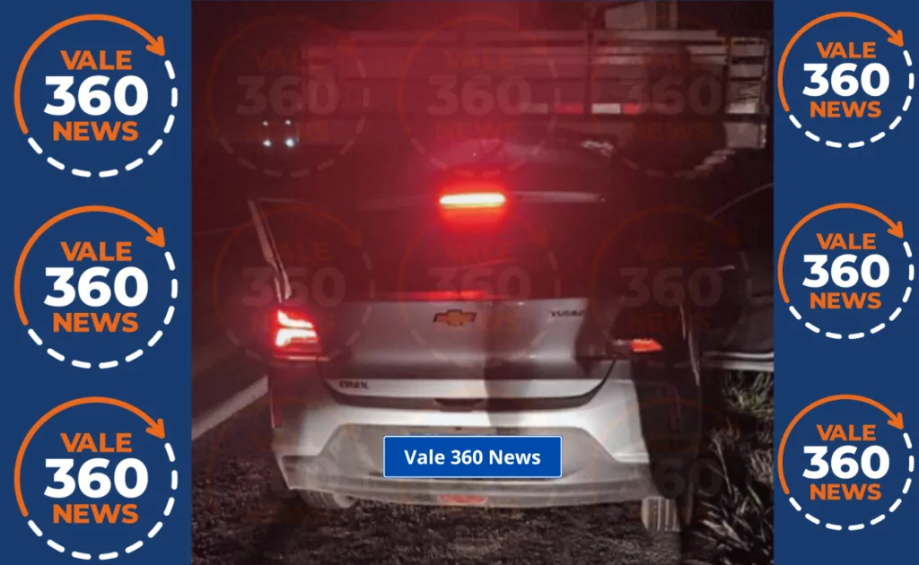 Carro fica encaixado na traseira de caminhão, após acidente fatal em rodovia de São José dos Campos 2 traseira de caminhão