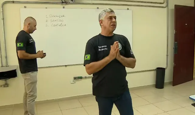 TV Flagra erros de Português em ensino de comandos em escola cívico-militar de Caçapava