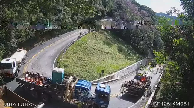 Depois de 15 horas de interdição total, Rodovia Oswaldo Cruz, na serra de Ubatuba, é liberada para o tráfego