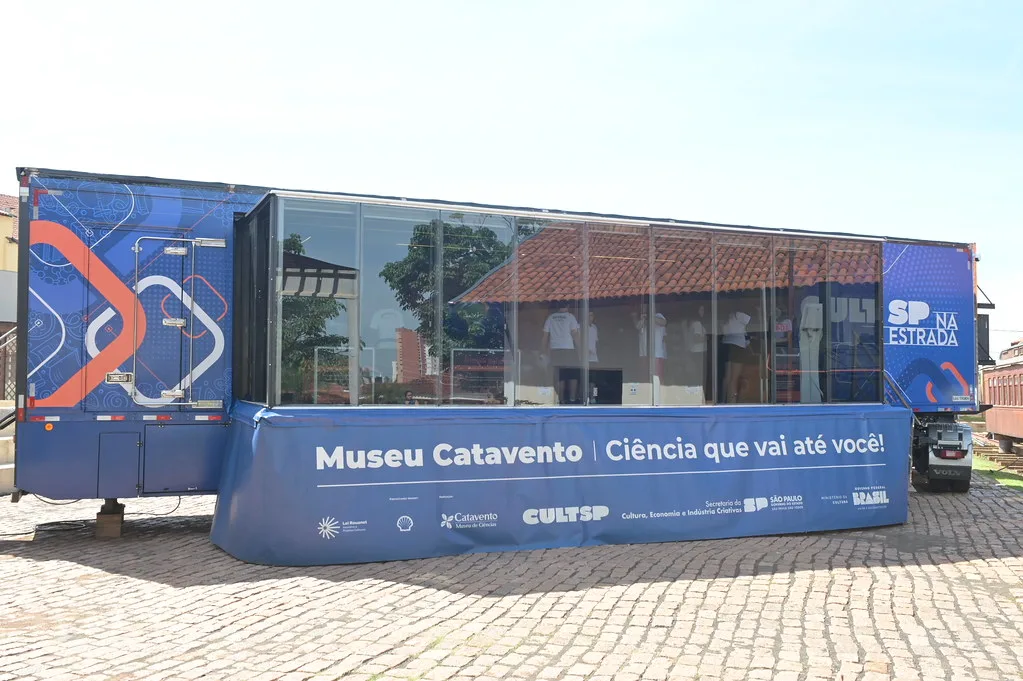 Carreta do Museu Catavento estaciona em São José dos Campos. Veja como visitar a atração