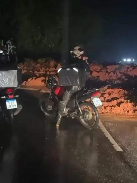 Alerta Máximo: Chuva provoca deslizamento e bloqueia a Rio-Santos em São Sebastião e causa alagamentos no Litoral Norte