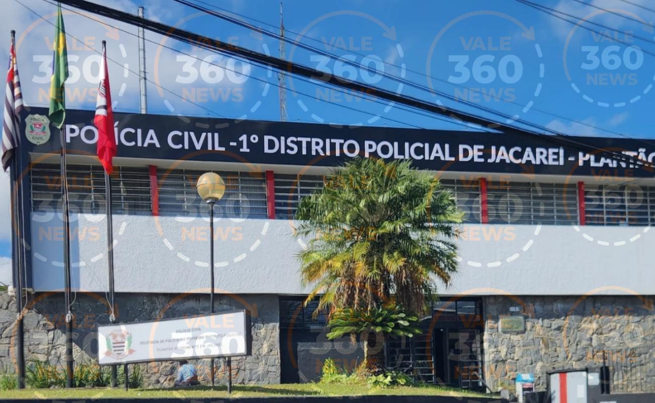 Homem morre após disparar contra PMs