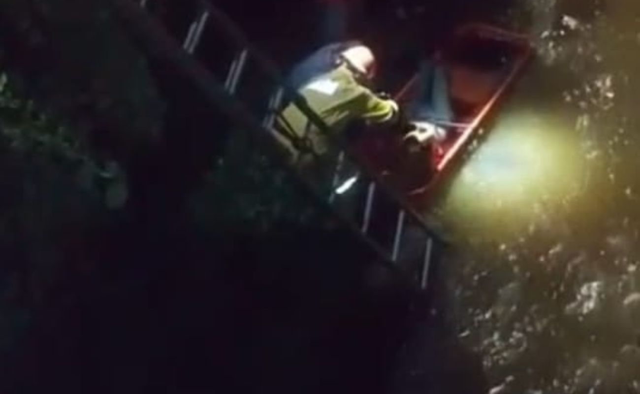 Vídeo – Resgate no rio em Campos do Jordão: Bombeiros salvam mulher após queda de ponte em noite de chuva forte