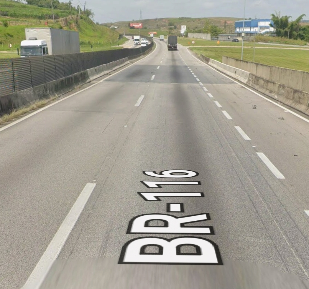 Tombamento de carreta interdita totalmente Via Dutra em Jacareí