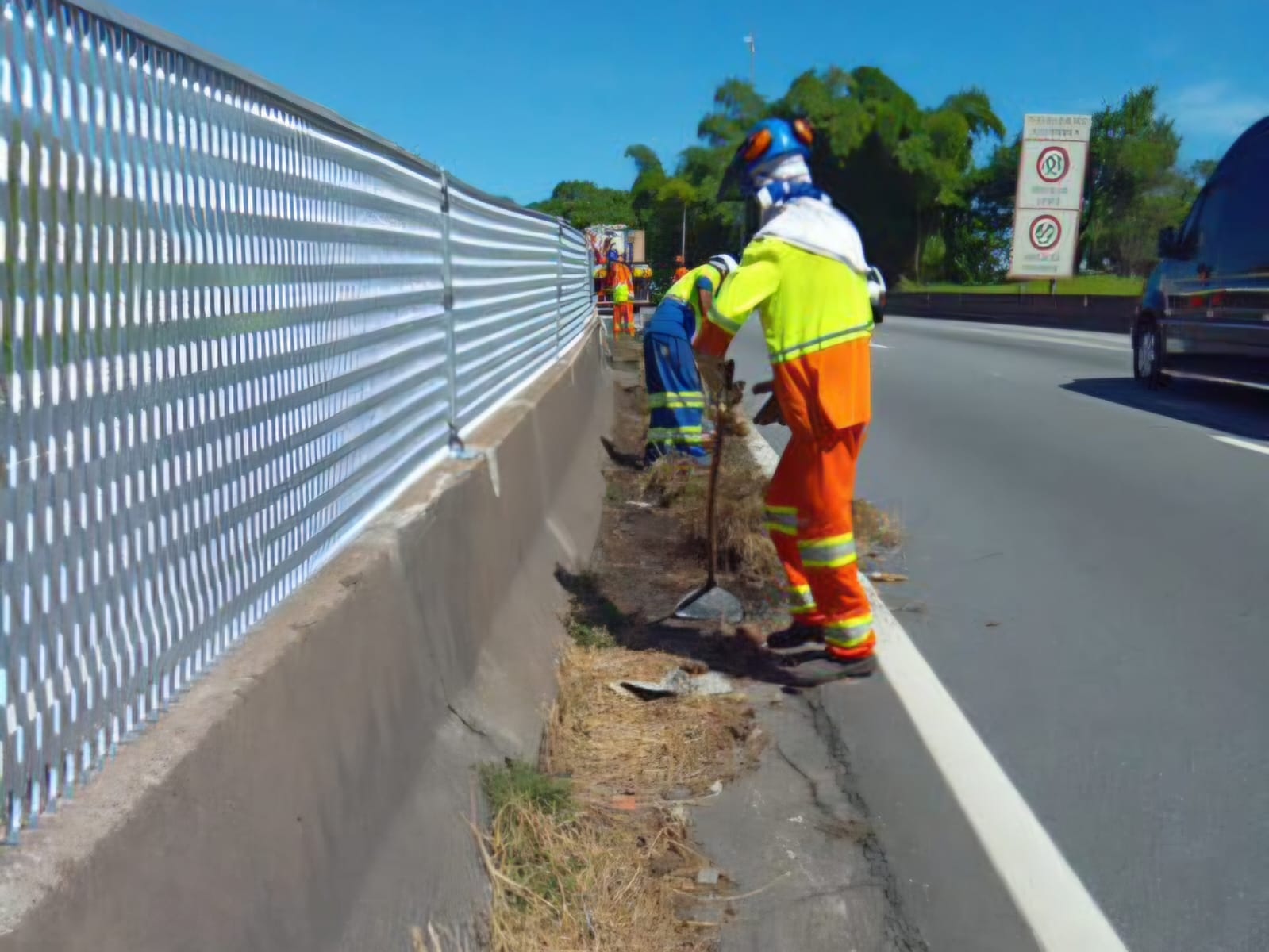 Serviços de manutenção na Via Dutra no Vale do Paraíba nesta terça-feira (17): veja os trechos com obras 1 Serviços de manutenção na Via Dutra