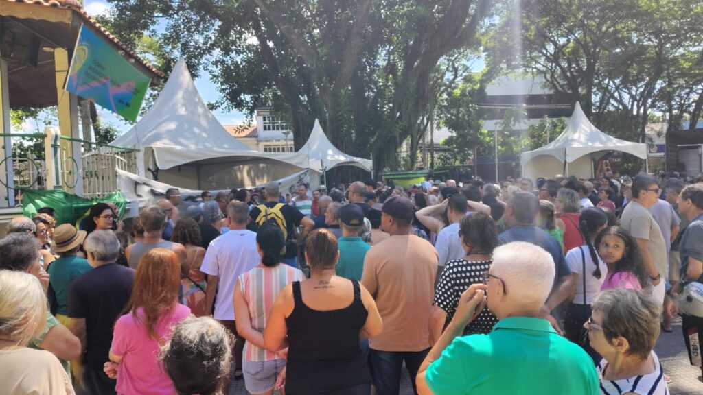 Protesto contra aumento do IPTU em Caçapava reúne moradores na Praça da Bandeira com críticas a Yan Lopes 2 protesto contra aumento do IPTU em Caçapav