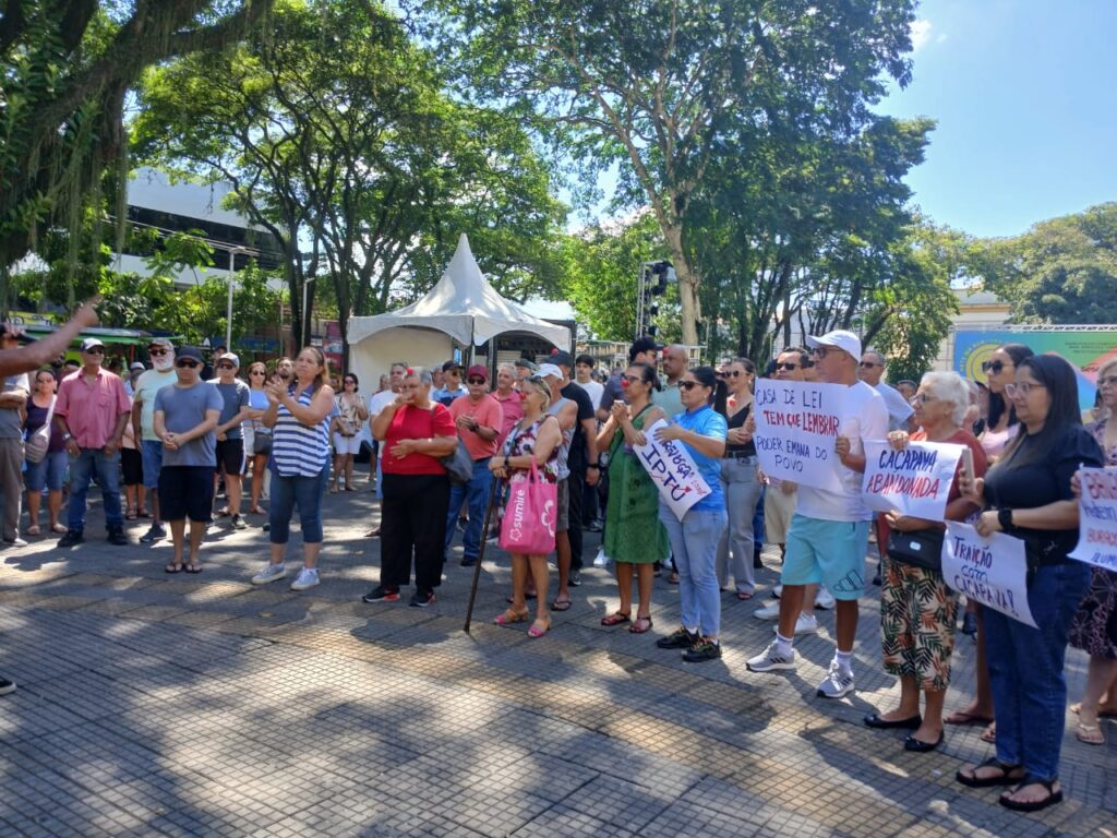 Protesto contra aumento do IPTU em Caçapava reúne moradores na Praça da Bandeira com críticas a Yan Lopes 3 protesto contra aumento do IPTU em Caçapav