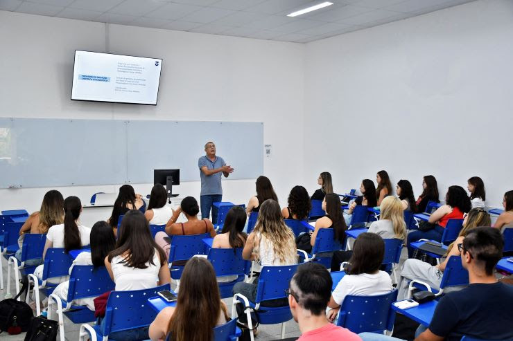 Unitau abre concurso para professor