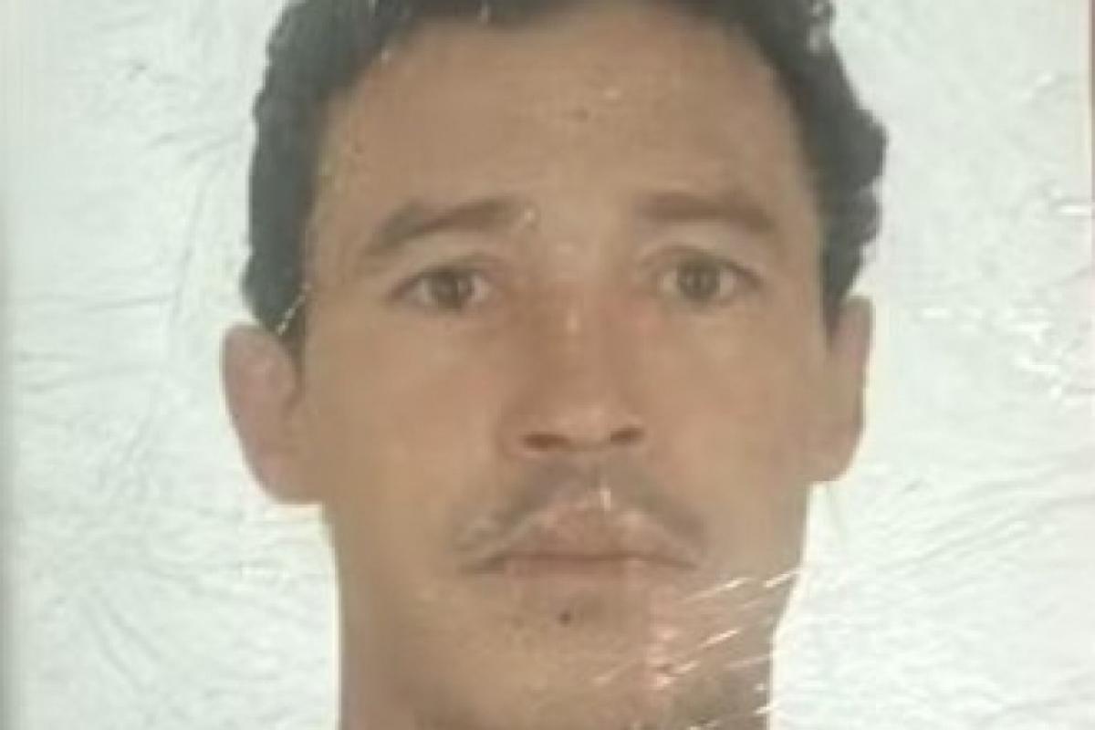Morre homem eletrocutado por fios de poste engolido por cratera em São José dos Campos