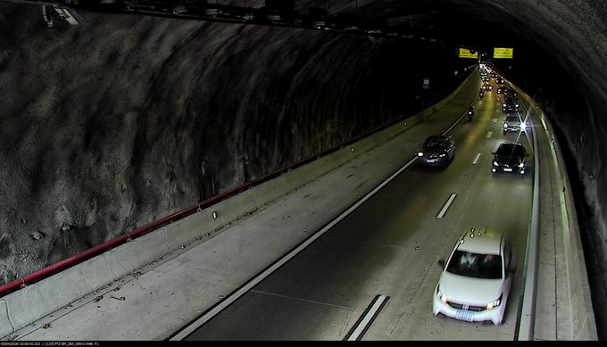Motorista enfrenta quilômetros de congestionamento nas rodovias do Vale do Paraíba, na volta do feriado de Páscoa