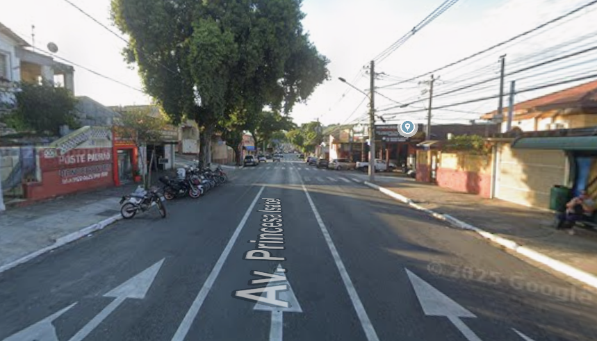 Acidente entre motos na Avenida Princesa Isabel: homem de 25 anos sem CNH é preso após colisão com casal em São José dos Campos