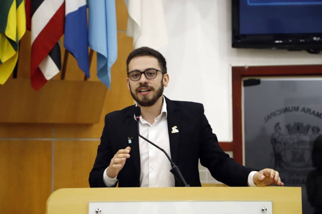 Justiça suspende punição e mantém mandato de Gabriel Belém