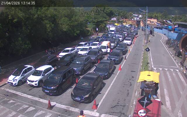 Fila na balsa entre Ilhabela e São Sebastião chega a 4 horas na volta do feriado