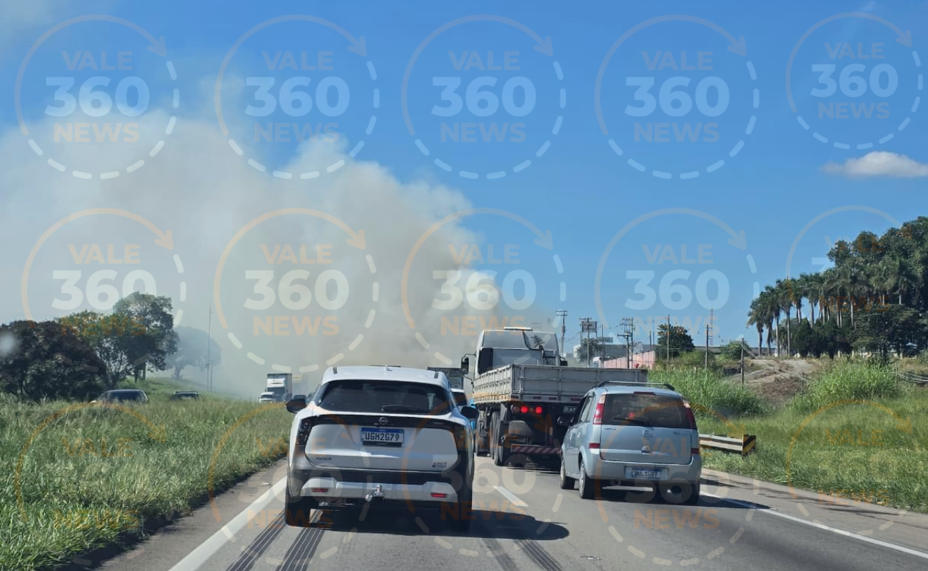 Falta de conservação e mato alto na Via Dutra colocam a vida do motorista em risco no Vale do Paraíba
