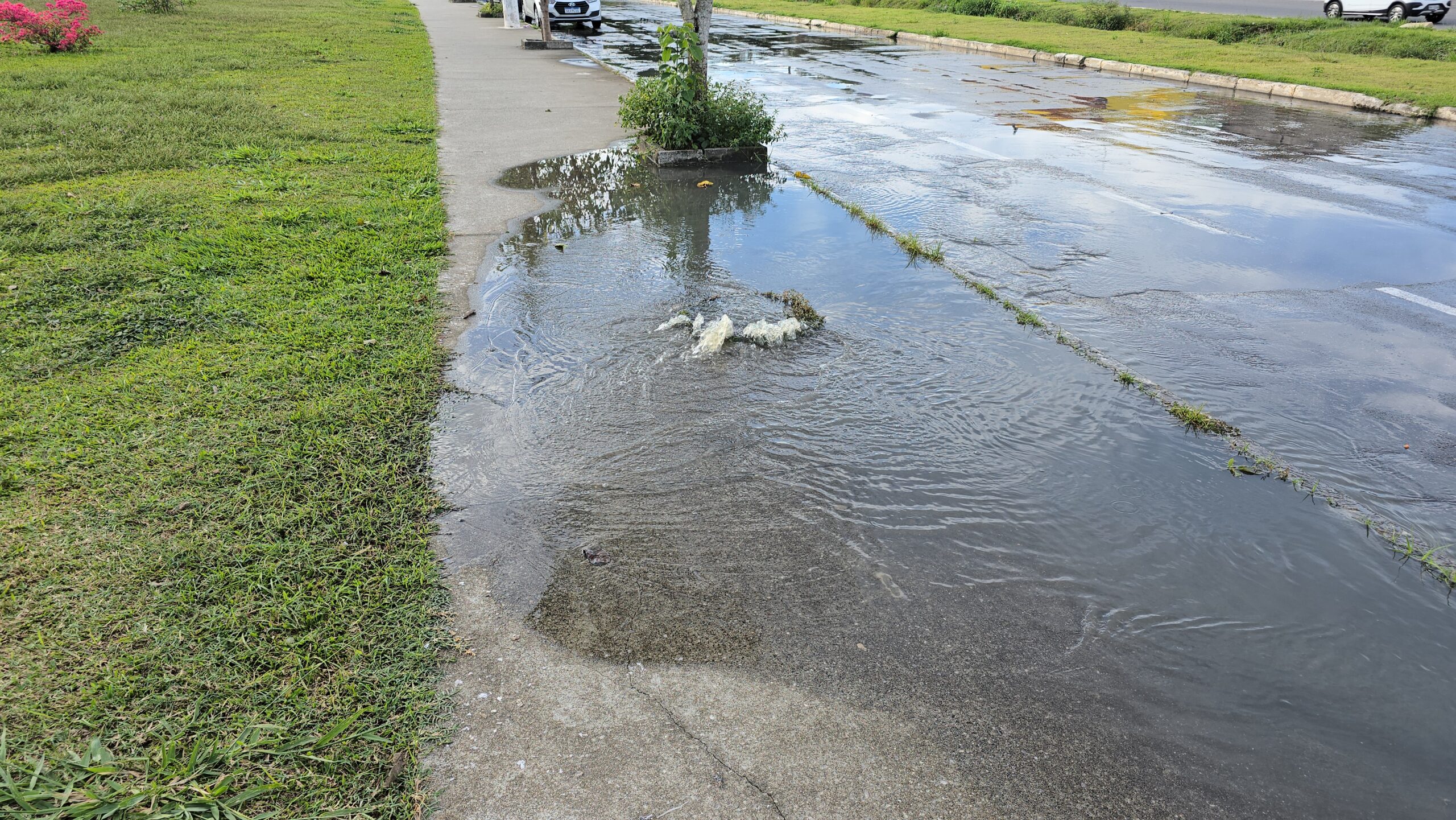 Extravasamento de esgoto em Caçapava: Prefeitura se manifesta e cobra solução após rompimento na Avenida Brasil 1 Extravasamento de esgoto em Caçapava