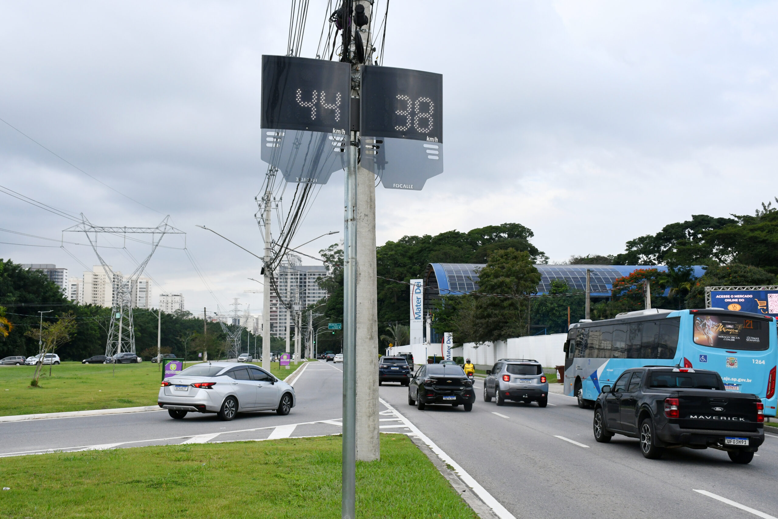 A Câmara de São José dos Campos aprovou leis e analisa propostas relacionadas à segurança viária, educação no trânsito e melhoria da mobilidade urbana no município.