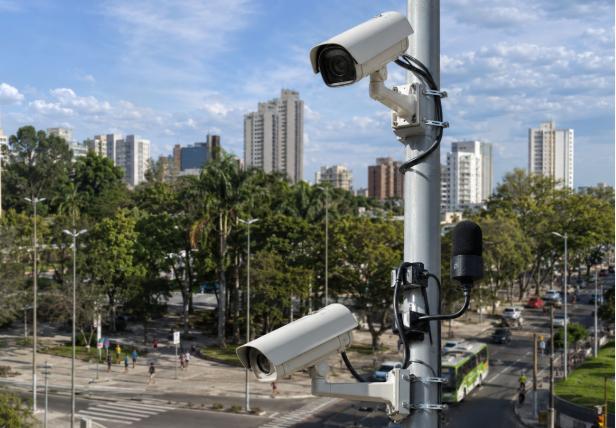 Microfones no videomonitoramento em São José dos Campos
