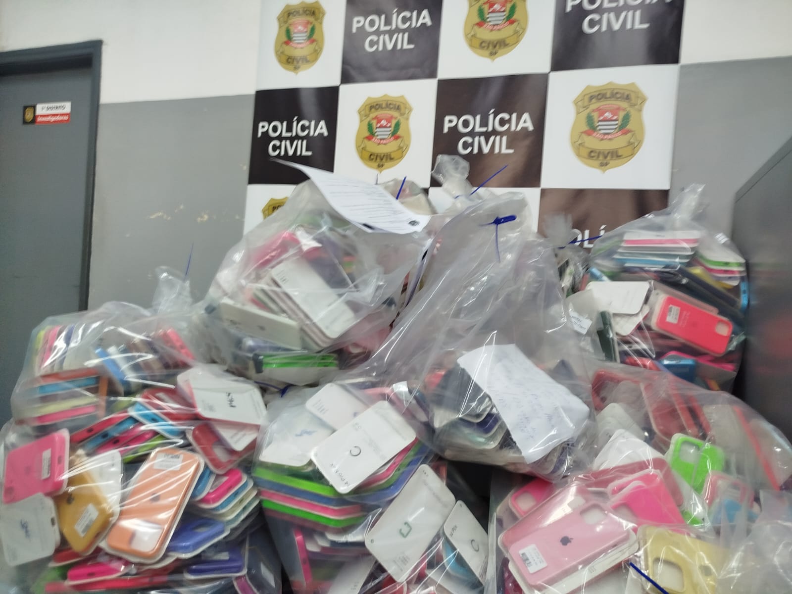 itens de celular falsificados