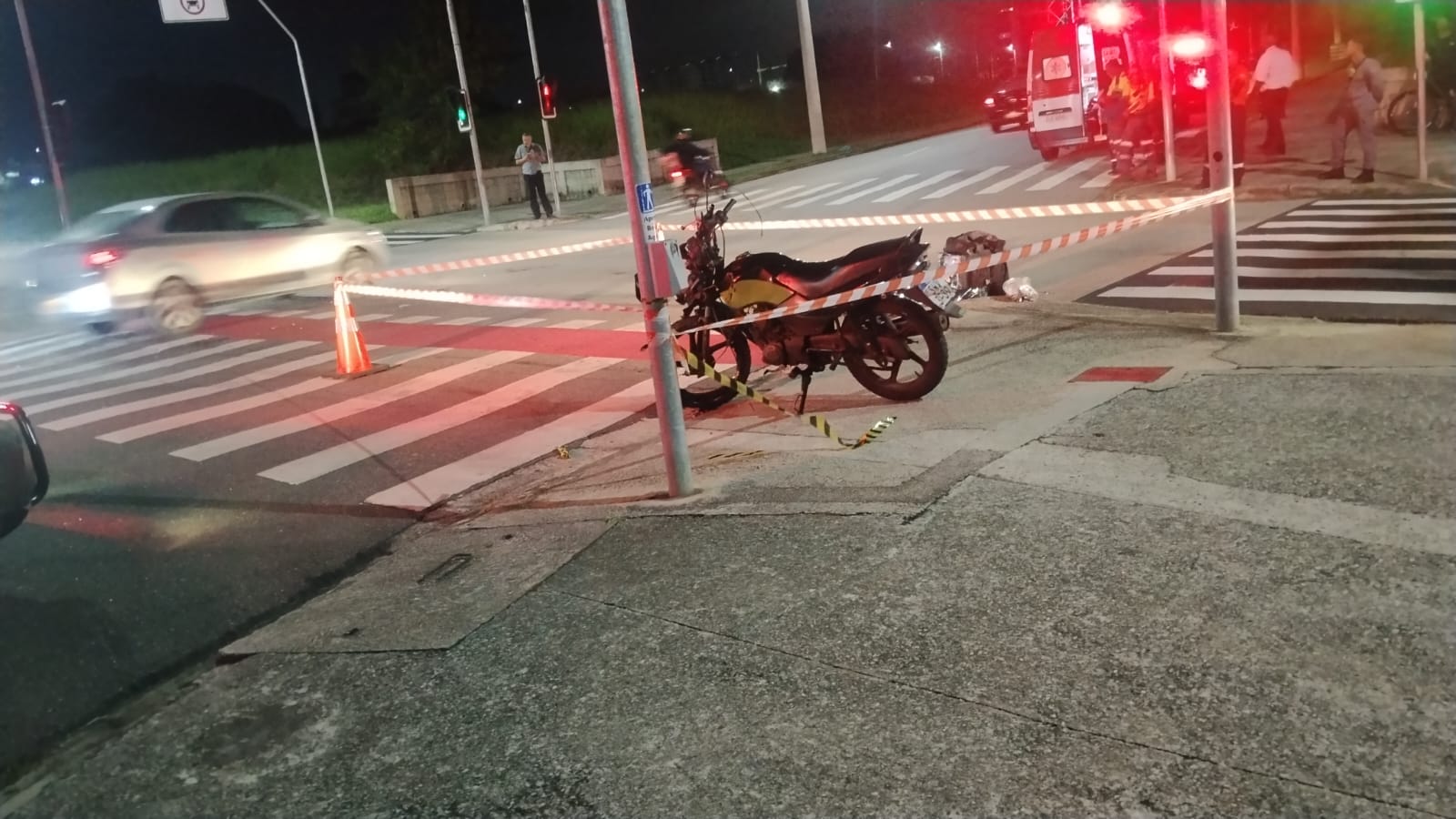 Motoboy morre após colisão com ônibus na Linha Verde