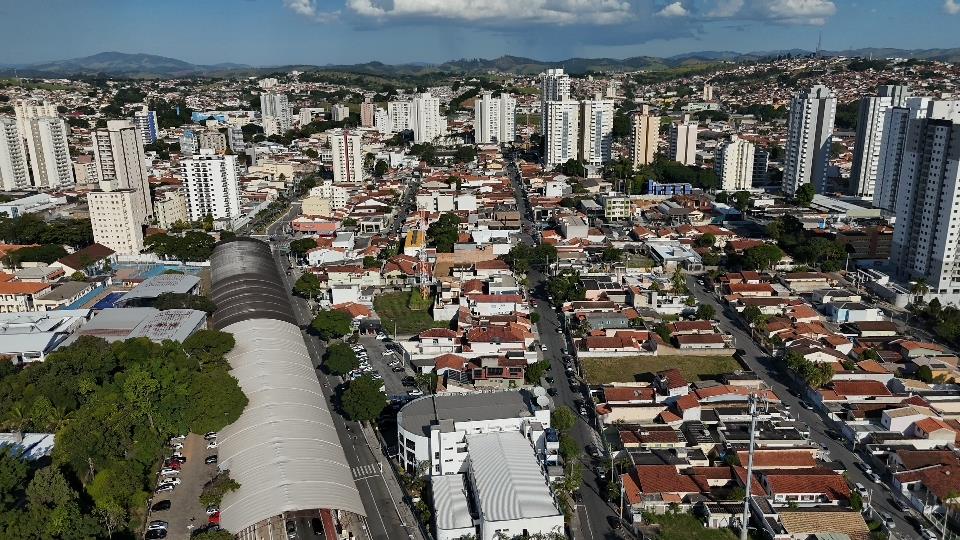 Obras na Avenida do Povo em Taubaté