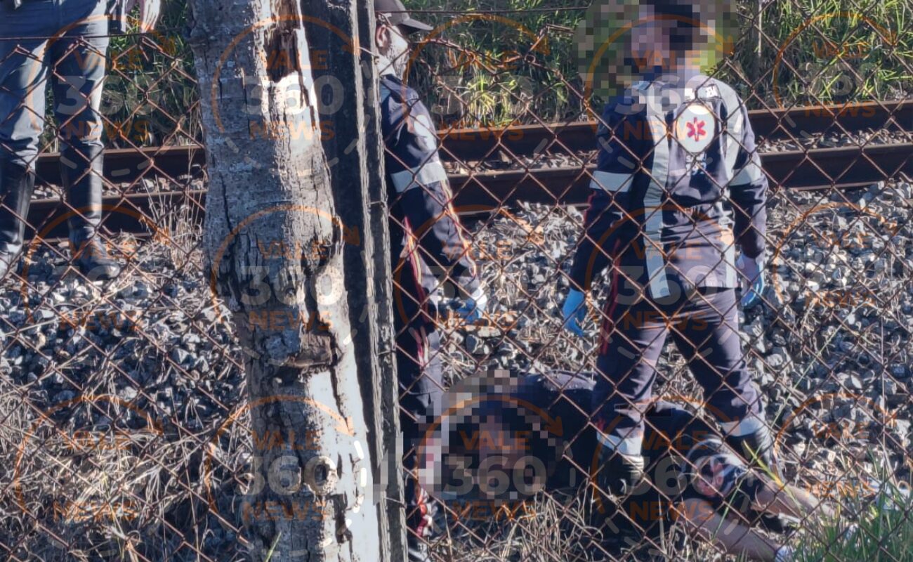 carro atingido por trem em Taubaté