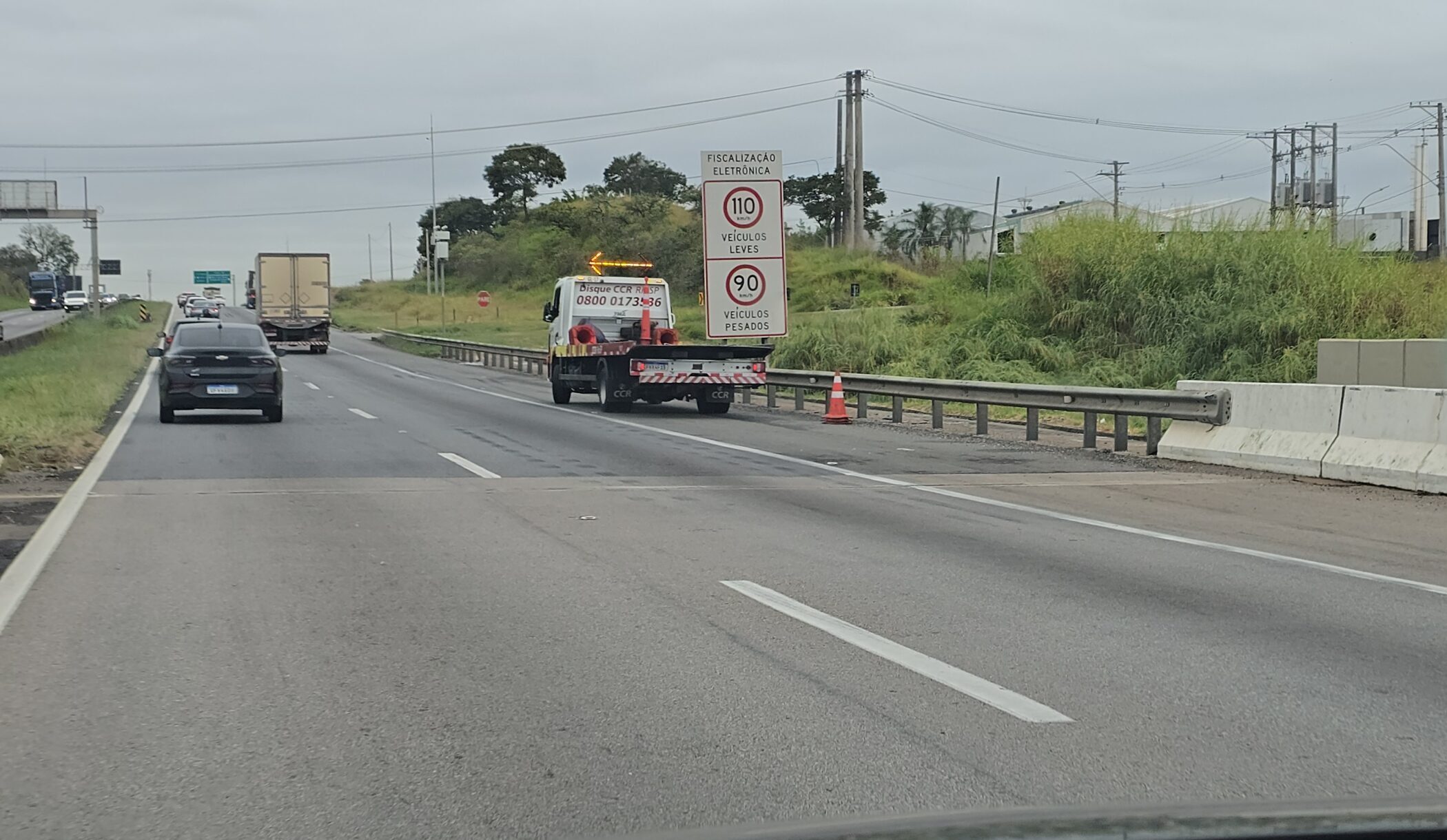 Corpo em decomposição é encontrado na Dutra em Lorena