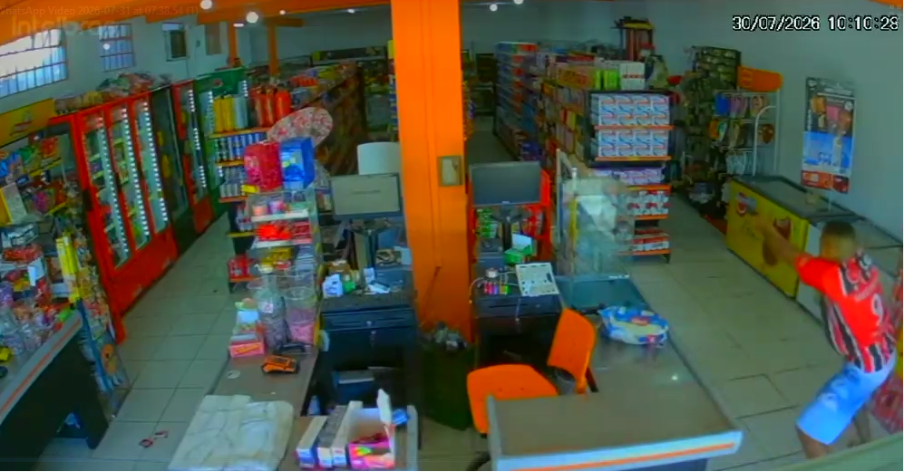 Bang-bang dentro de mercadinho de Lorena