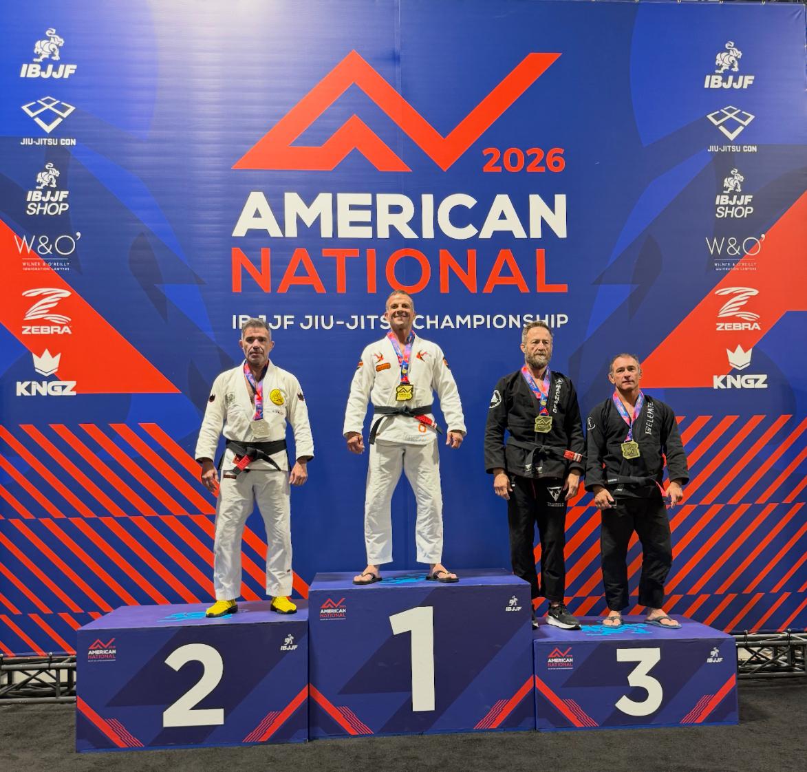 ouro e a prata no American National de jiu-jítsu