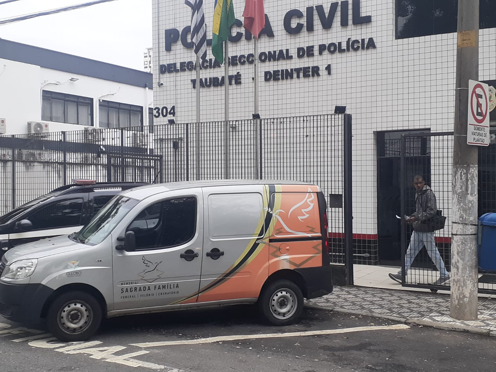 Mãe e filho são encontrados mortos em condomínio em Taubaté