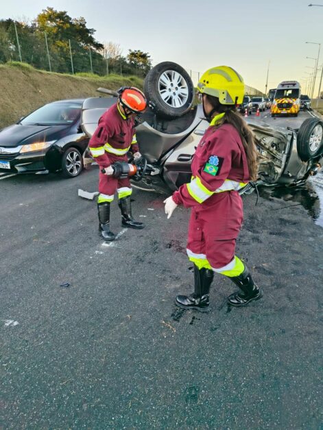 Casal fica ferido em acidente entre Mustang e Cobalt na Dutra em São José dos Campos; motorista do Mustang recusou bafômetro 4 Mustang