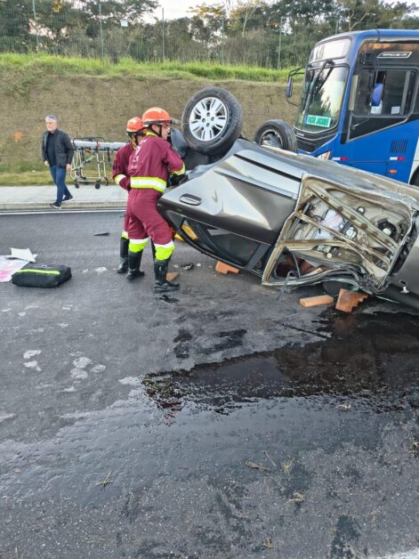 Casal fica ferido em acidente entre Mustang e Cobalt na Dutra em São José dos Campos; motorista do Mustang recusou bafômetro 5 Mustang
