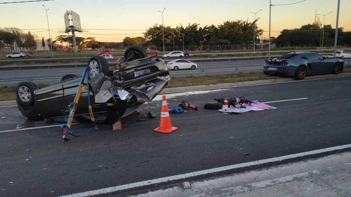 Casal fica ferido em acidente entre Mustang e Cobalt na Dutra em São José dos Campos; motorista do Mustang recusou bafômetro 3 Mustang